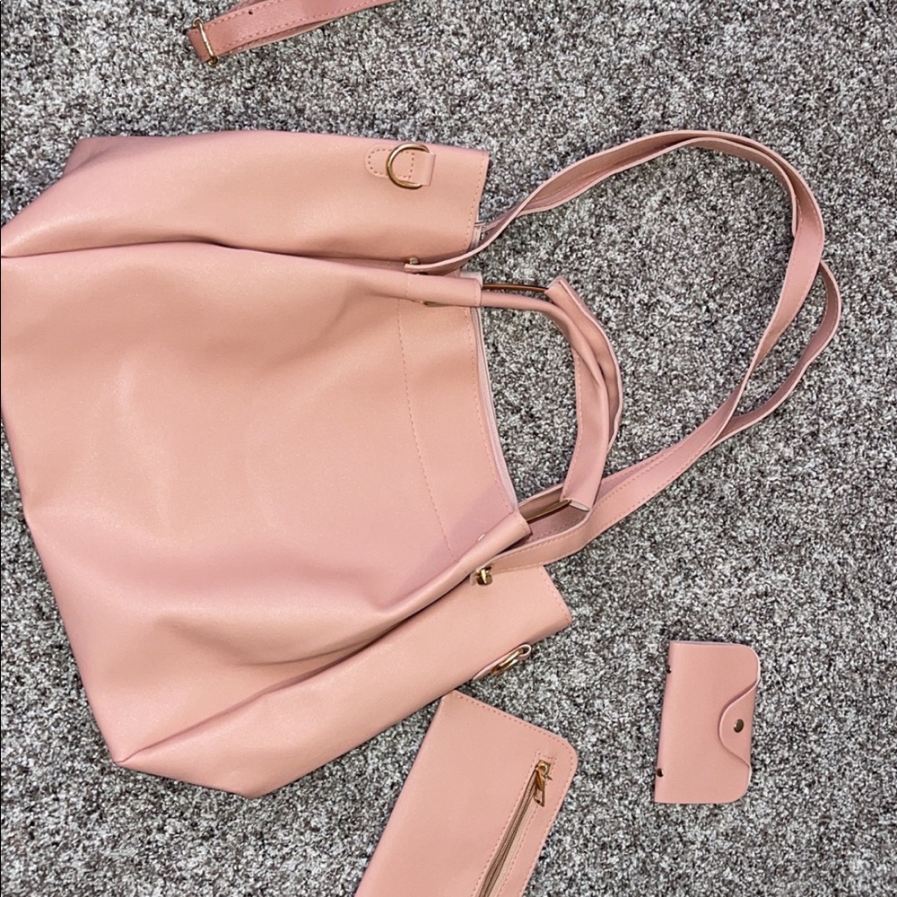 Pink purse with accessories - Picture 3 of 7